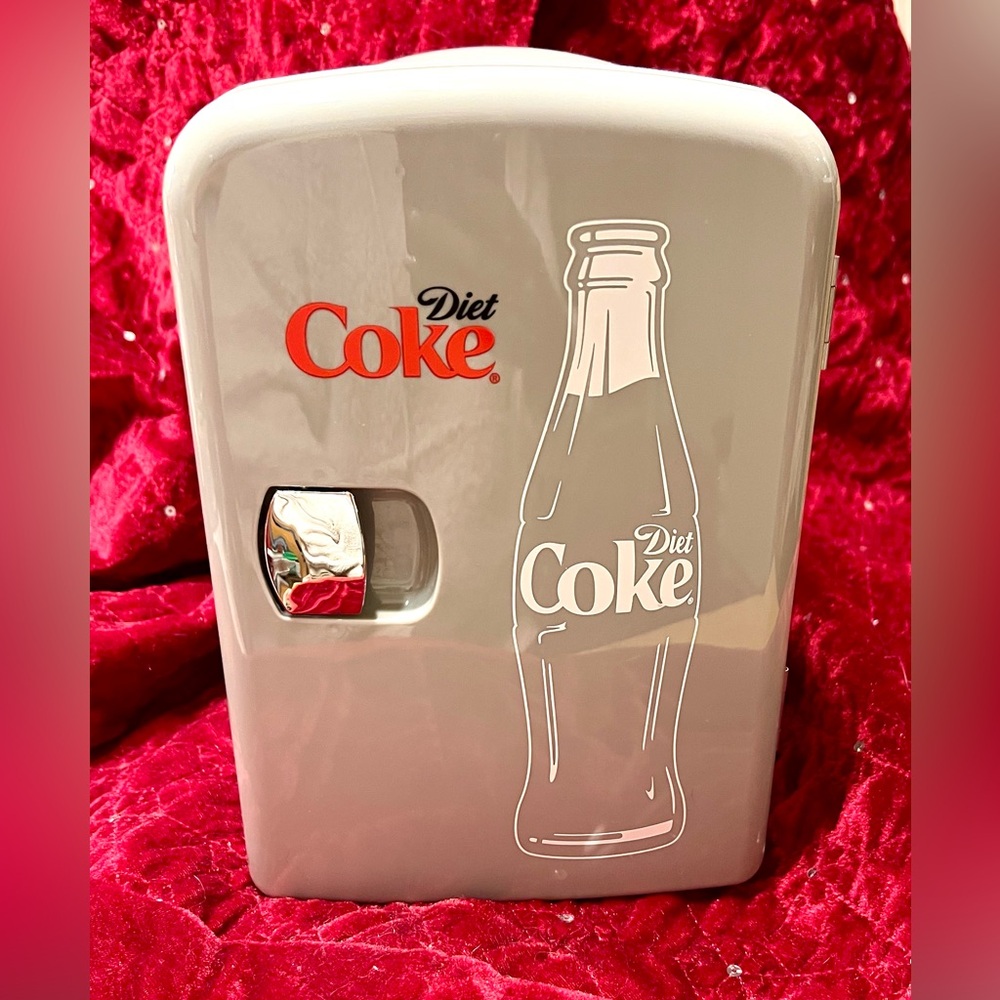 Koolatron Diet Coke Mini Fridge - Picture 2 of 12